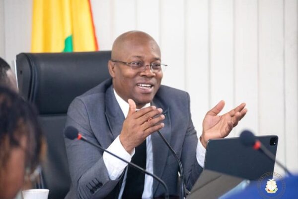 Ousmane Gaoual révèle que “Sidya Touré et Dalein échangent régulièrement avec le colonel Doumbouya”