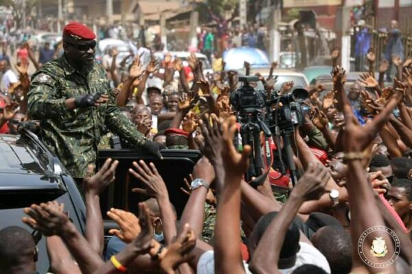 Le colonel Doumbouya s’offre encore un bain de foule : ‘’Sans tomber dans l’émotionnel ou le sensationnel…’’
